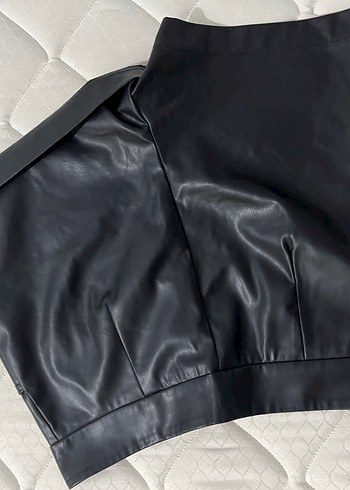 Siyah Deri Mini Şort - Görsel 2