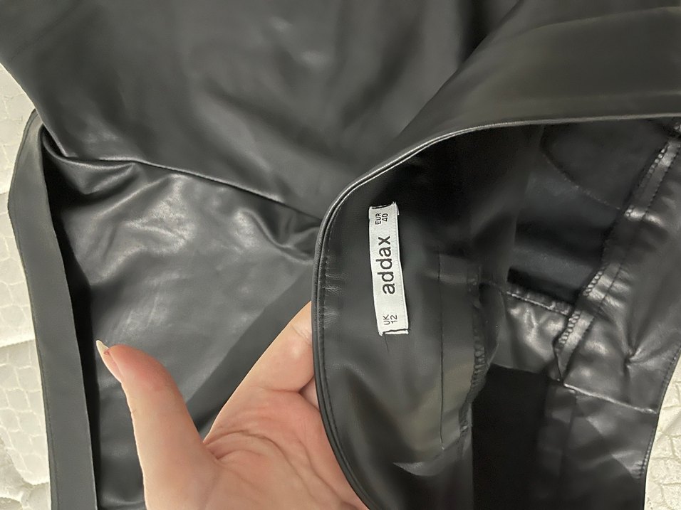 Siyah Deri Mini Şort - Görsel 3