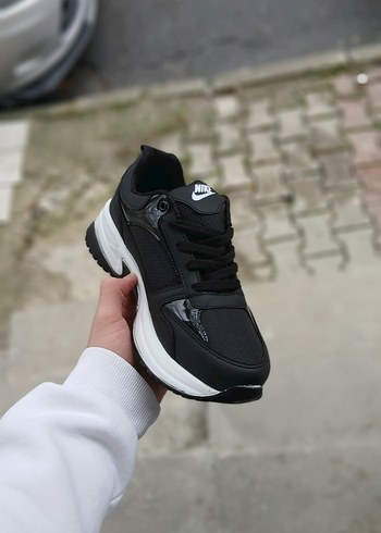 Nike Siyah Topuklu Kadın Spor Ayakkabı - Görsel 5