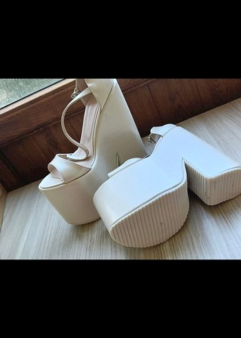 Beyaz Dolgu Topuklu Kadın Abiye Ayakkabı - Görsel 3