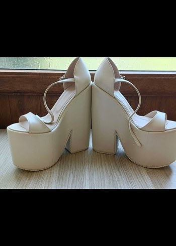Beyaz Dolgu Topuklu Kadın Abiye Ayakkabı - Görsel 4