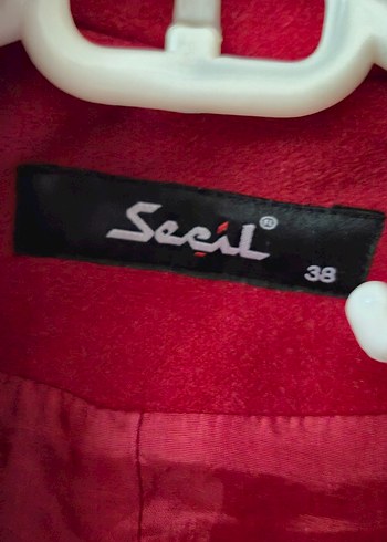 Kırmızı Düğmeli Kaban - Görsel 4