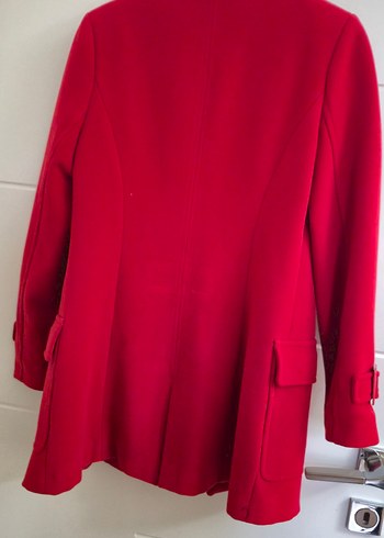 Kırmızı Düğmeli Kaban - Görsel 5