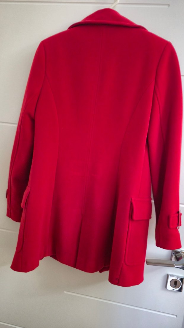 Kırmızı Düğmeli Kaban - Görsel 5