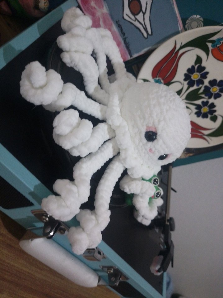 Beyaz Renkli Peluş Denizanası Amigurumi - Görsel 2