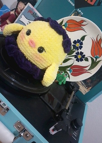 Etekli ve çiçek detaylı civciv amigurumi - Görsel 2