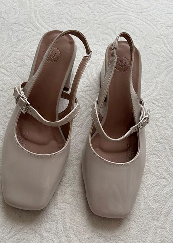 Bej Tokalı Kadın Topuklu Klasik Ayakkabı - Görsel 2