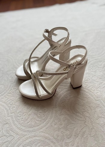 Beyaz Klasik Topuklu Kadın Abiye Ayakkabı - Görsel 2