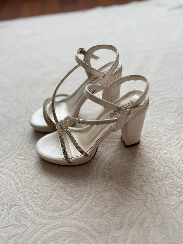 Beyaz Klasik Topuklu Kadın Abiye Ayakkabı - Görsel 2