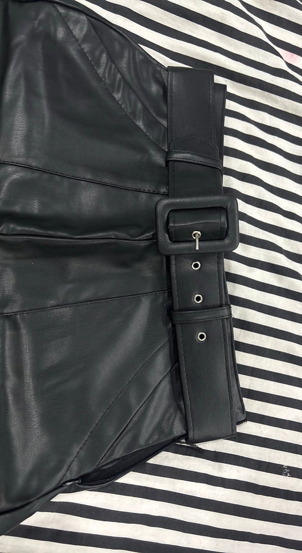 Kadın Siyah Deri Kemerli Mini Şort - Görsel 2