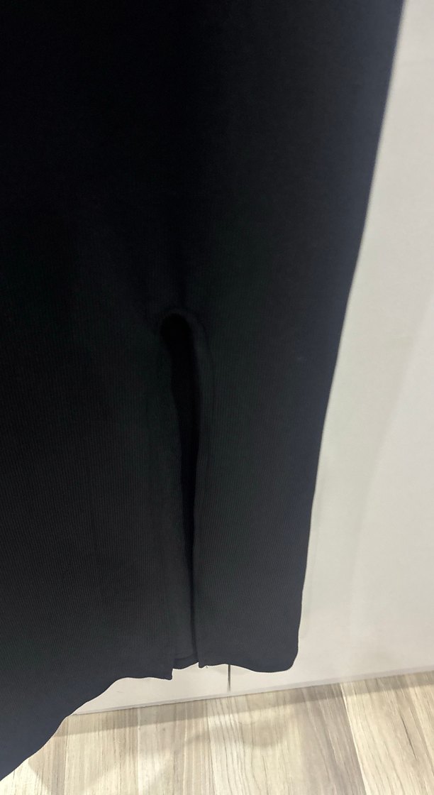 Siyah V Yakalı Uzun Kolsuz Elbise - Görsel 2