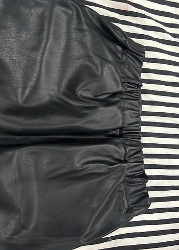 Siyah Parlak Deri Uzun Kadın Etek - Görsel 2