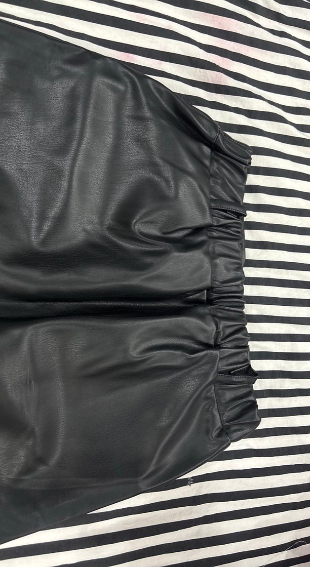 Siyah Parlak Deri Uzun Kadın Etek - Görsel 2