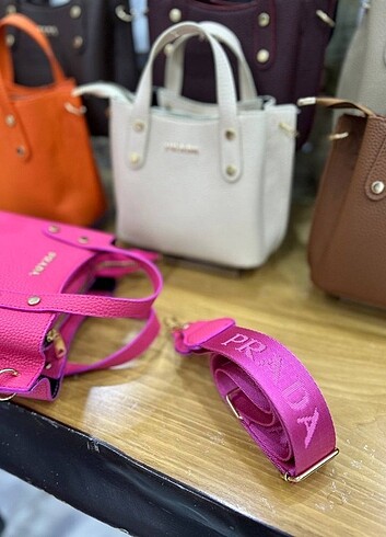Beden çeşitli Renk Prada kol çantası