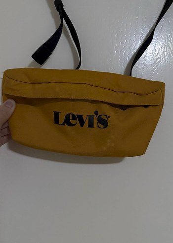 Levis Sari Levi S Bel Detayli Capraz Canta