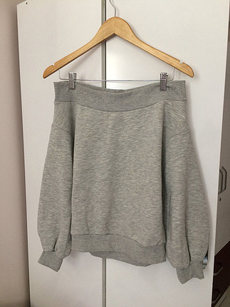 Omuzu düşük sweatshirt