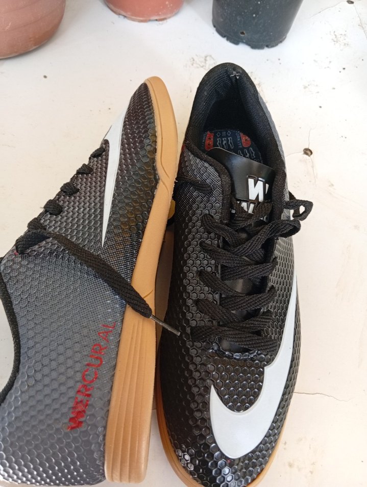 Erkek Yılan Desenli Siyah Futbol Ayakkabısı - Görsel 2