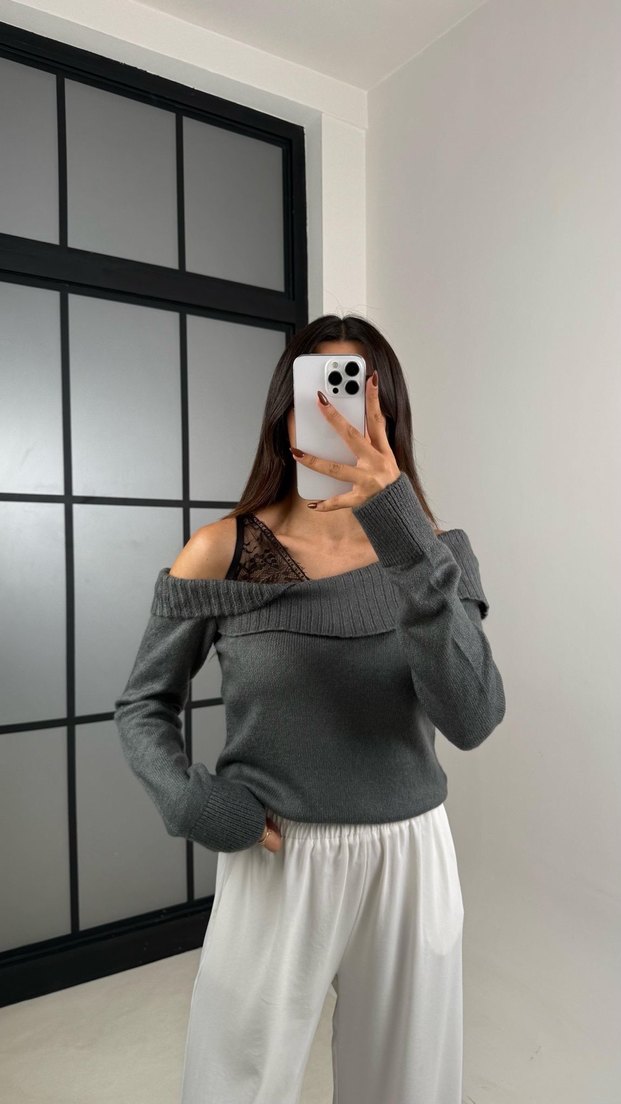 Antrasit Dantel Detaylı Omzu Açık Triko Kazak - Görsel 2