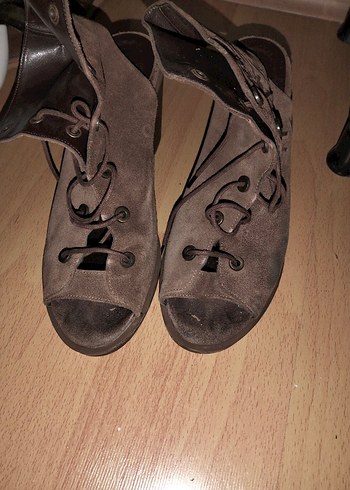 Kahverengi Süet Yılan Desenli Topuklu Kadın Sandalet - Görsel 3