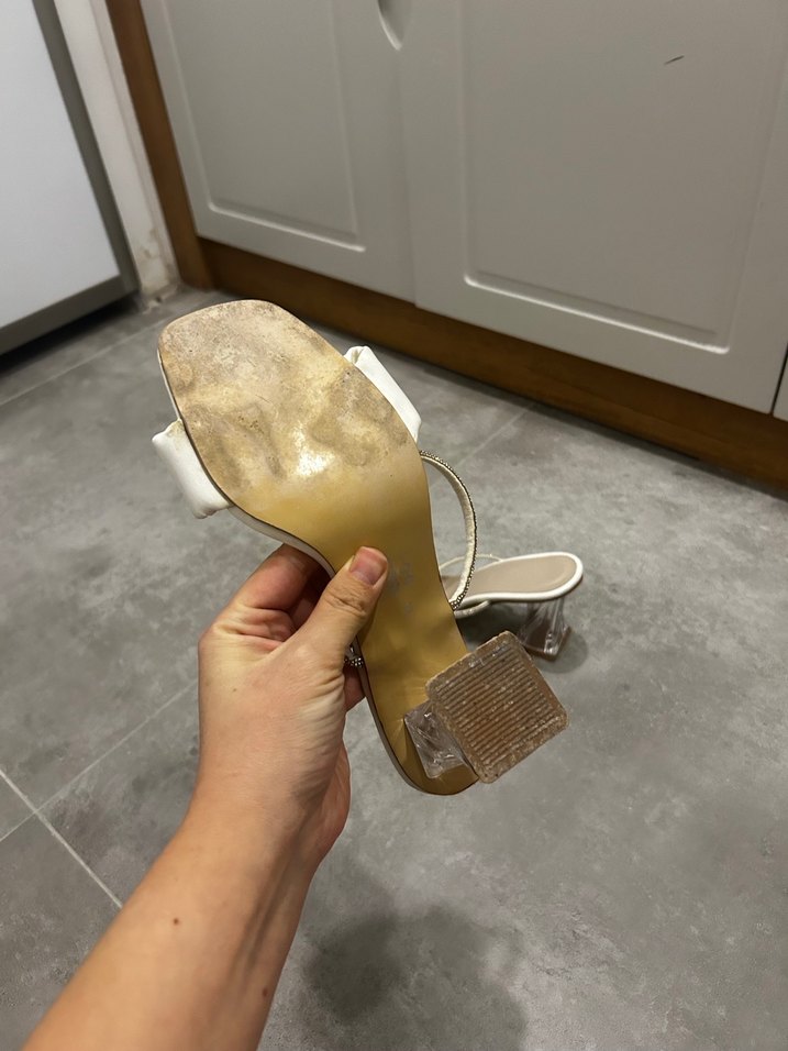 Beyaz Piliseli Topuklu Kadın Terlik - Görsel 5