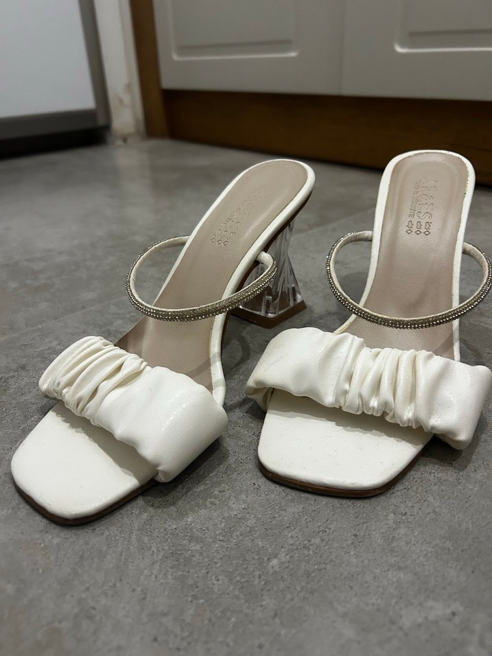 Beyaz Piliseli Topuklu Kadın Terlik - Görsel 2