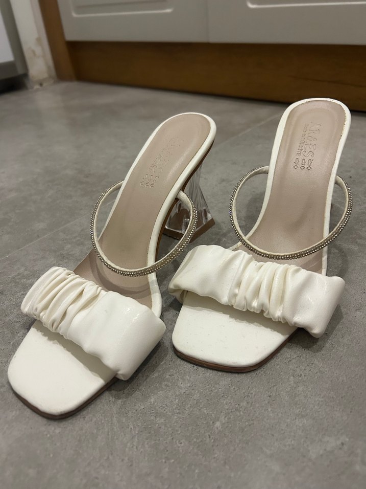Beyaz Piliseli Topuklu Kadın Terlik - Görsel 3