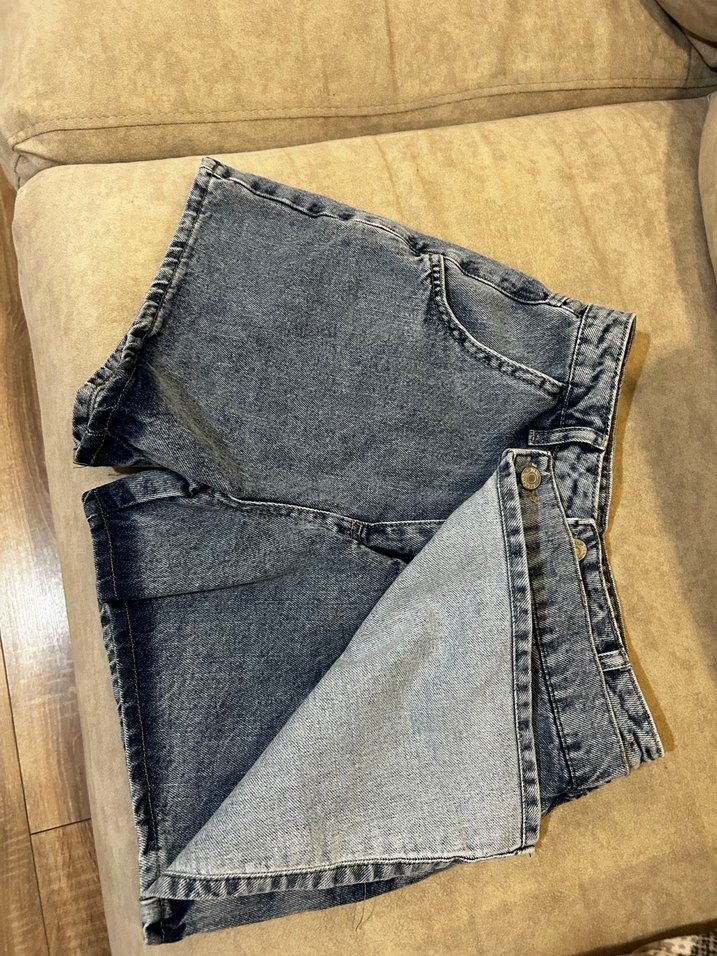 Düğmeli Gri Mini Kot Şort - Görsel 3