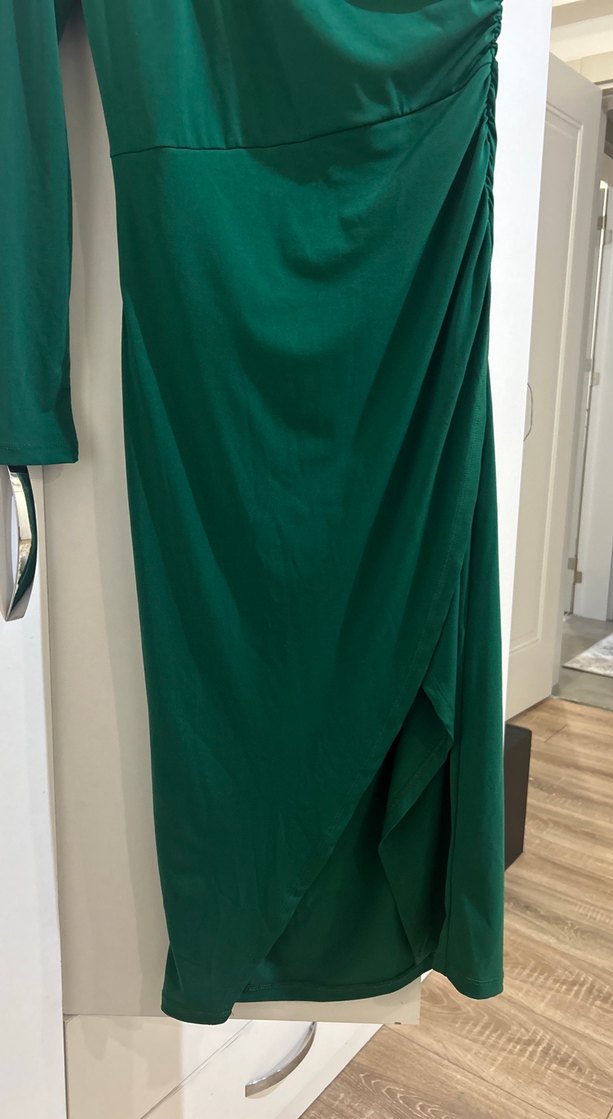 Tek Kollu Drapeli Uzun Yeşil Abiye Elbise - Görsel 3