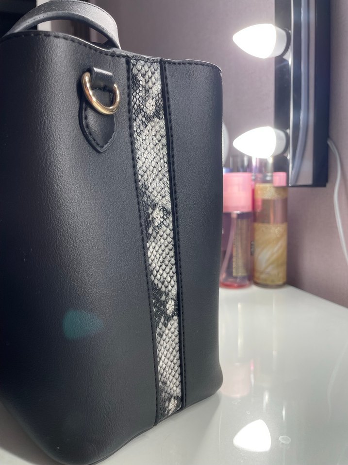 Siyah Deri Kadın Çantası - Görsel 3