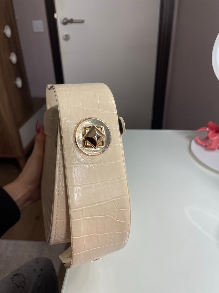 Bej Deri Yılan Desenli Tokalı Kadın Çanta - Görsel 4