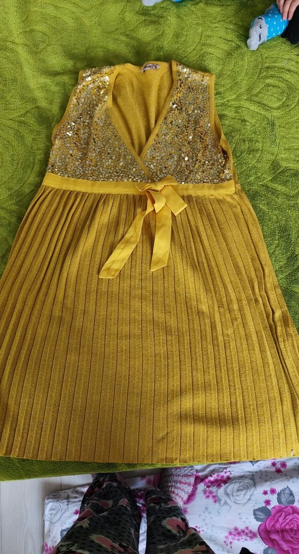 Sarı Pilili Nakışlı V Yaka Midi Abiye Elbise - Görsel 2