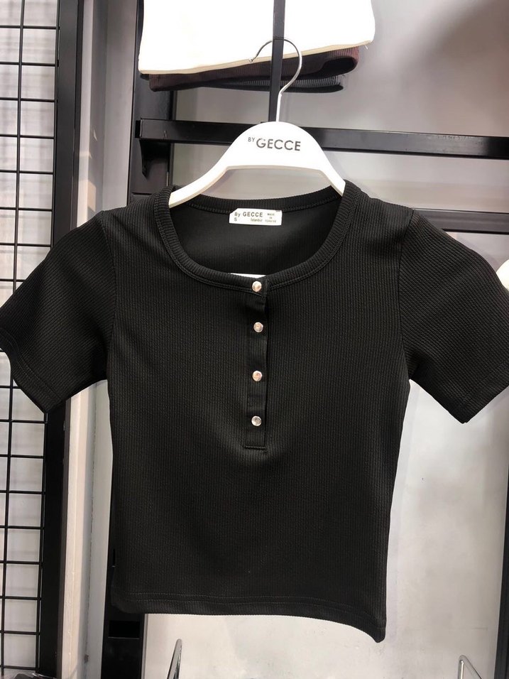 Düğmeli Beyaz Crop Top Kadın Tişört - Görsel 3