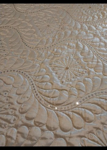 Beyaz Parlak Düz Desen Yatak Örtüsü - Görsel 2