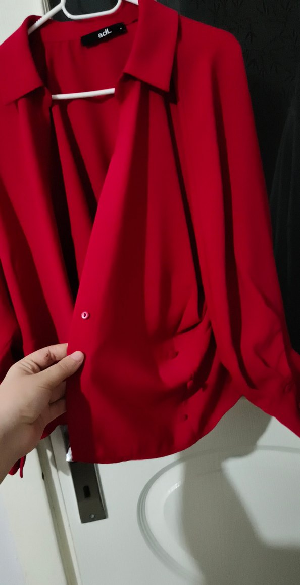 Kırmızı Uzun Drapeli Kadın Kaban - Görsel 2