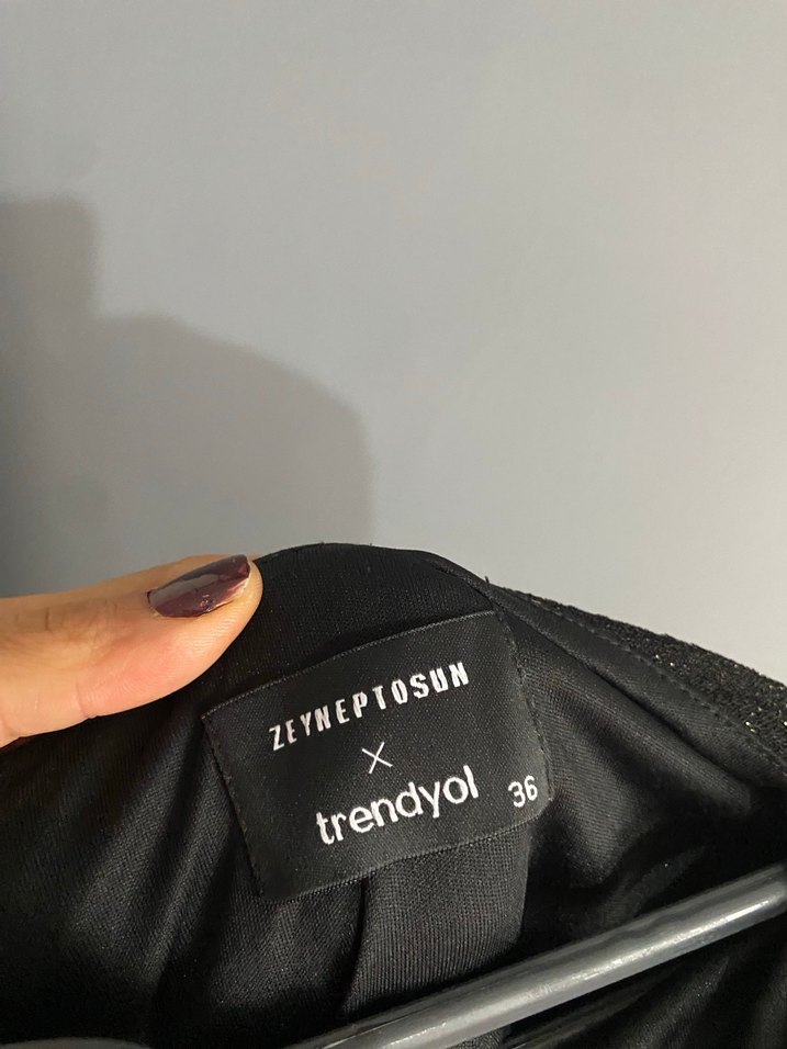 Siyah Parlak Desenli Uzun Etek - Görsel 2