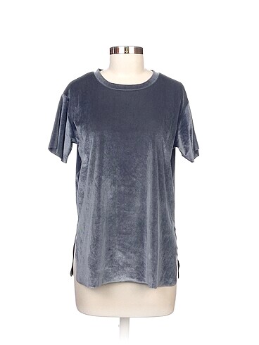 Stradivarius T-shirt %70 İndirimli.