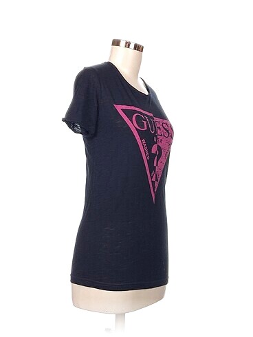 Guess Guess T-shirt %70 İndirimli.