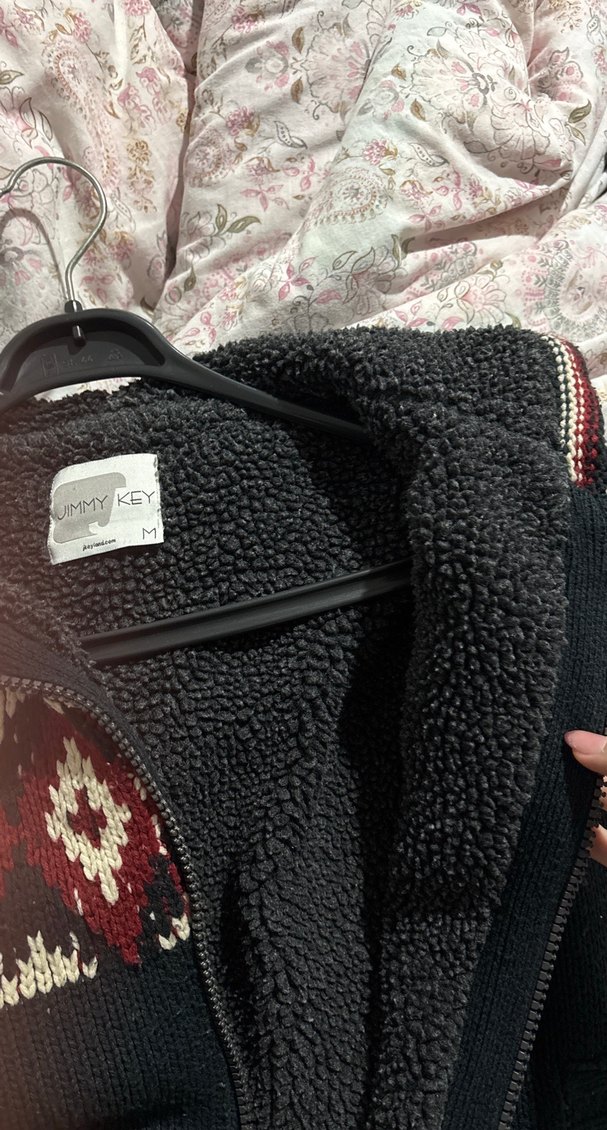 Siyah Kapüşonlu Nakışlı Kadın Süveter - Görsel 2