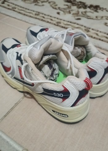 Renkli Baskılı Beyaz Bağcıklı Spor Ayakkabı - Görsel 3