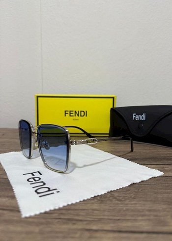 Fendi Seffaf Cerceveli Modern Gunes Gozlugu