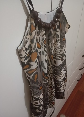 Kahverengi Gri Bağcıklı Tüy Detaylı Midi Yelek - Görsel 2