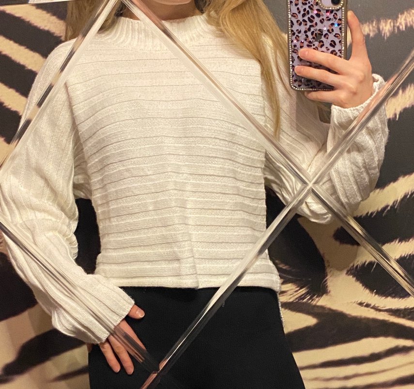 Beyaz Boğazlı Triko Kazak - Görsel 2