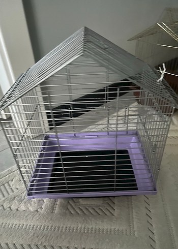 Gri Metal Ev Şeklinde Küçük Hayvan Kafesi