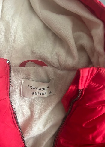 Kırmızı Kapüşonlu Fermuarlı Kadın Mont - Görsel 2