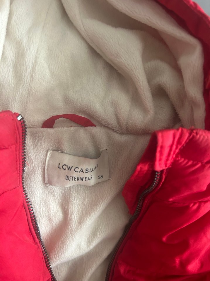 Kırmızı Kapüşonlu Fermuarlı Kadın Mont - Görsel 2