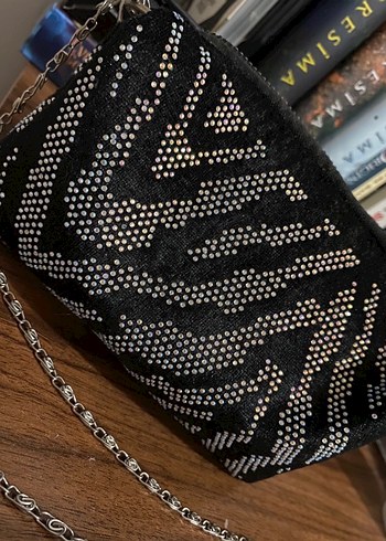 Zebra Desenli Zincir Detaylı Kadın Çanta - Görsel 2