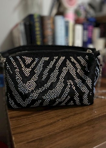 Zebra Desenli Zincir Detaylı Kadın Çanta - Görsel 3