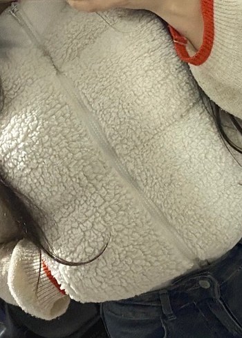 Beyaz Peluş Detaylı Kolsuz Kadın Yelek - Görsel 3