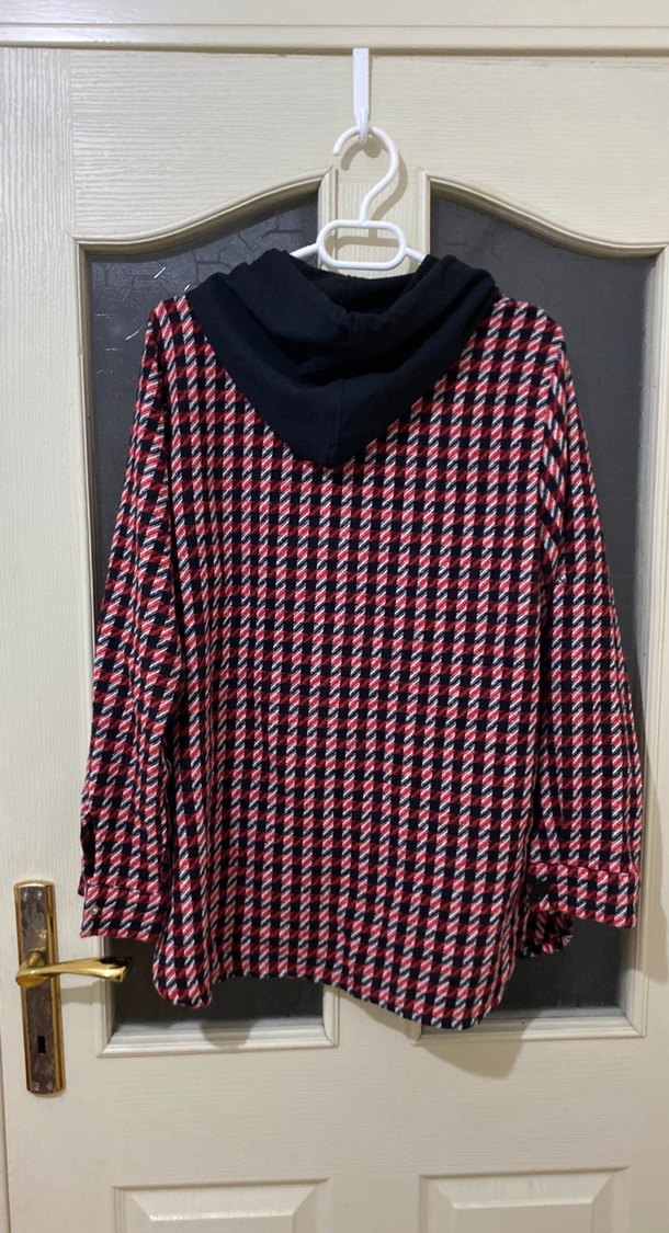 Kadın Kırmızı Düğmeli Uzun Kollu Salaş Gömlek - Görsel 2