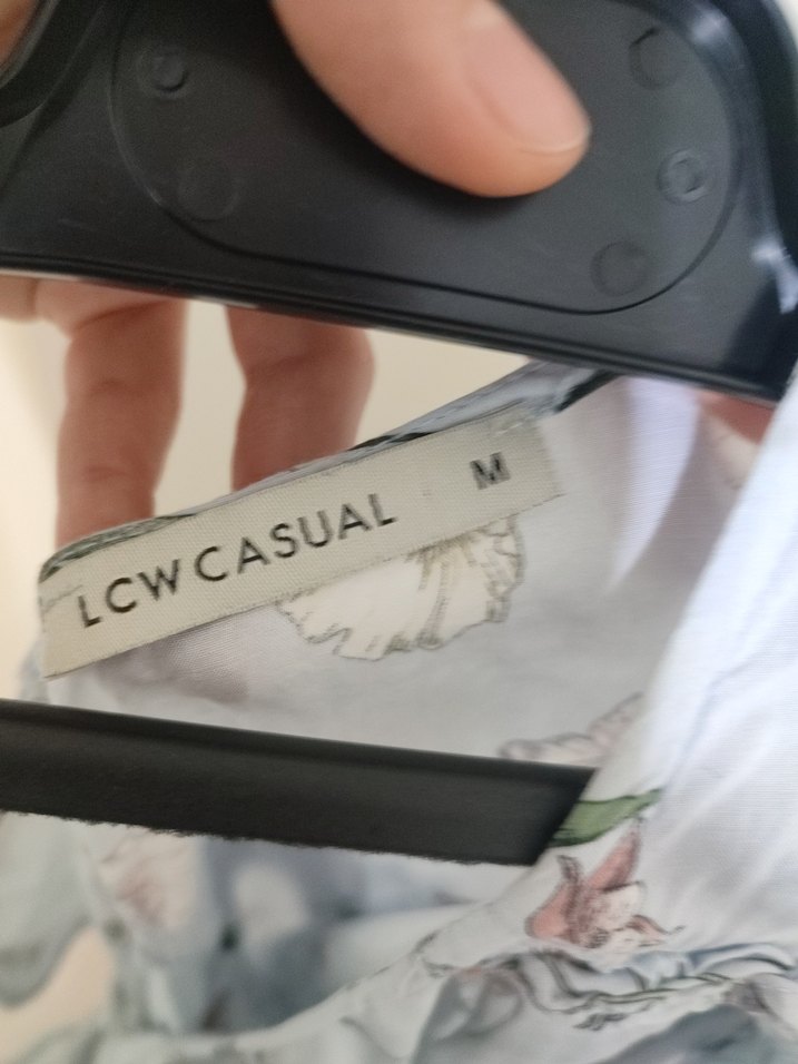 Mavi Çiçek Desenli Fırfırlı Viskon Bluz - Görsel 3